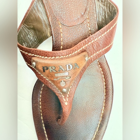 Prada Vintage Brown Leather Triangle wooden logo thong kitten heel sandals EU 38 - Picture 2 of 6